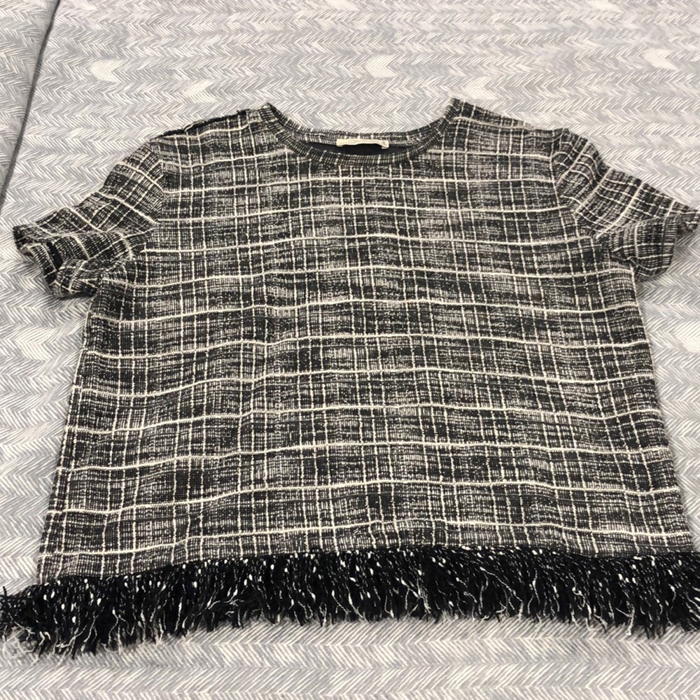 Zara trafaluc tweed black & white top w/ fringed hem womens medium.